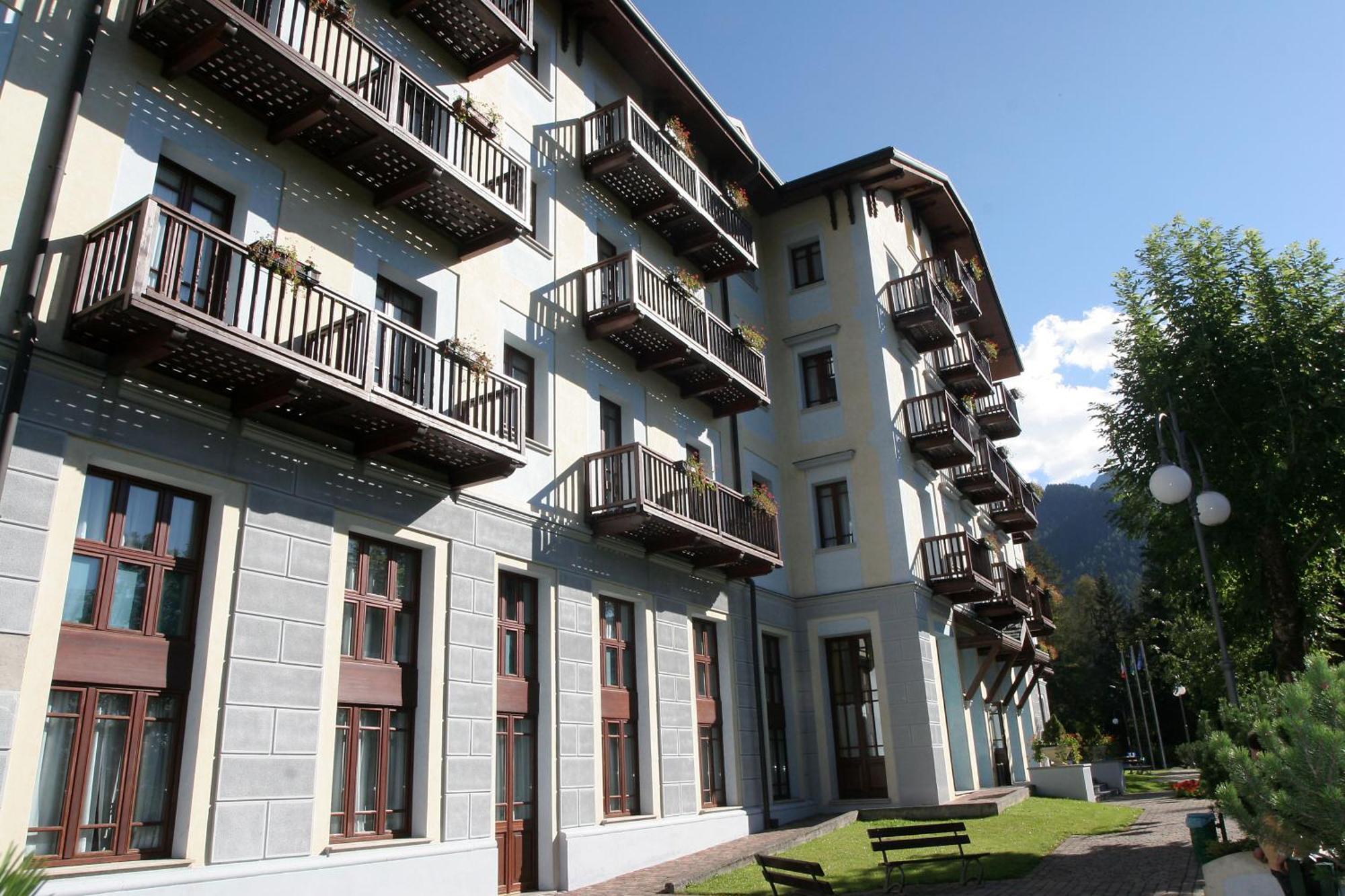 פונטה די לניו Palace Pontedilegno Resort מראה חיצוני תמונה